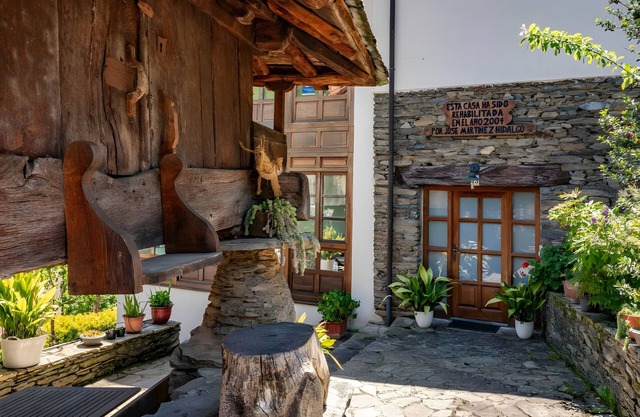 Apartment 'Puente Del Narcea 3' with Mountain Views, Private Terrace and Wi-Fi