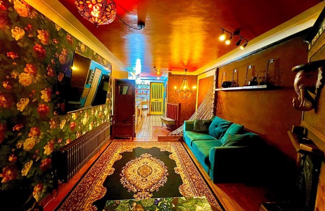 Apartment - Quirky ME1