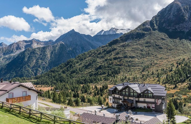 Apartment 'Residence Tonale 3 Duplex' with Shared Garden, Balcony and Wi-Fi