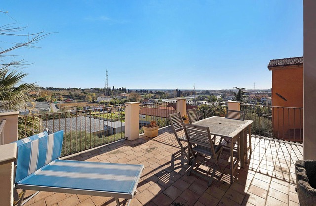 Apartment "Residenza Stoechas" with Sea View, Wi-Fi, Garden & Terrace