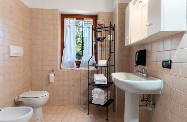 Apartment 'Ride Home 2' with Mountain View, Shared Garden and Wi-Fi