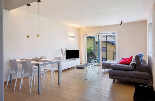 Apartment 'Robert' with Mountain View, Balcony and Wi-Fi