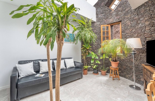 Apartment 'Rosi-1' with Private Terrace, Wi-Fi and Air Conditioning