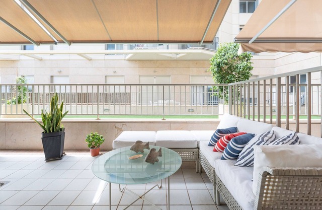 Apartment 'Seaside Modern Flat' with Sea View, Wi-Fi and Air Conditioning