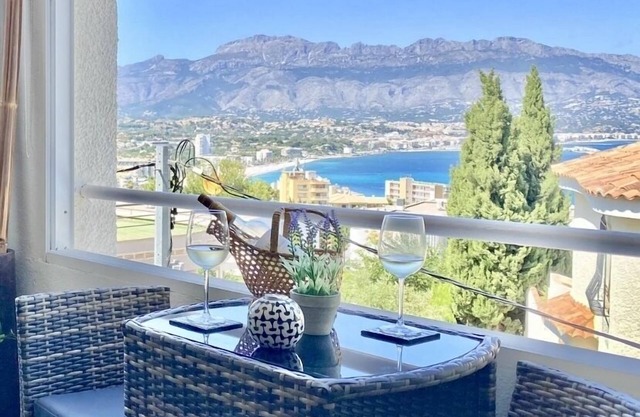 Apartment Sierra Albir. Beautiful sea views. Swimming pool. Air conditioning.