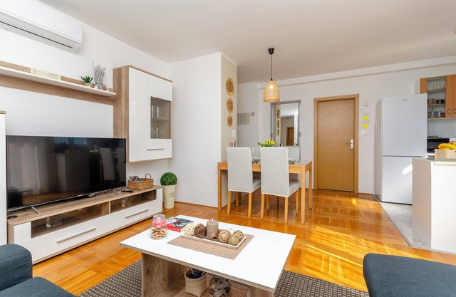 Apartment Slava (11198-A1) - Split