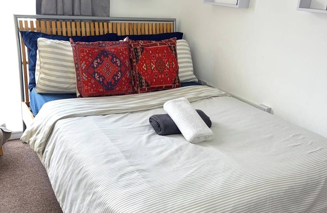 Apartment - Sleeps 2 - Parking - Station Close