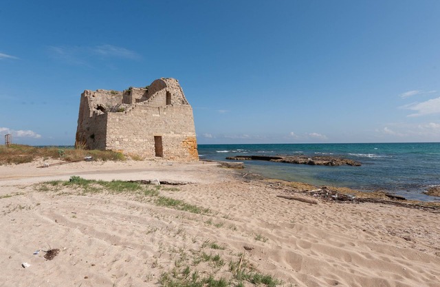 Apartment 'Solebarocco Del Sud - Trilocale' with Balcony and Air Conditioning