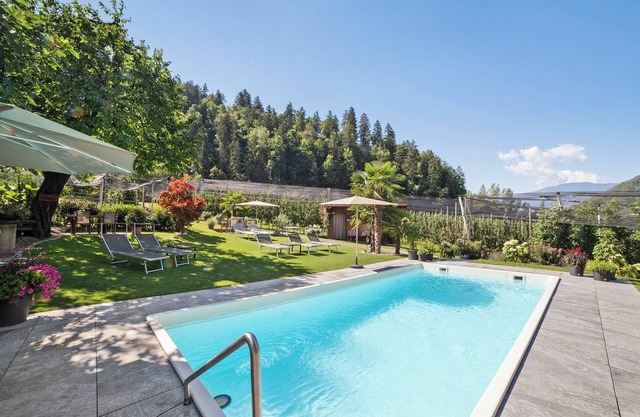 Apartment "Sonnenblume" with Mountain View, Pool, Wi-Fi, Balcony & Garden