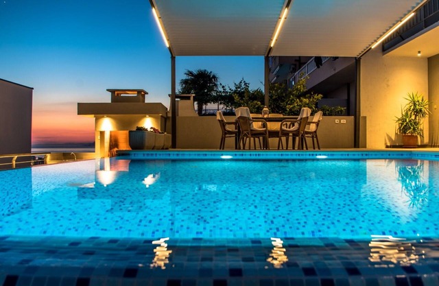 Apartment Stan - with pool : - Makarska, Riviera Makarska, Croatia