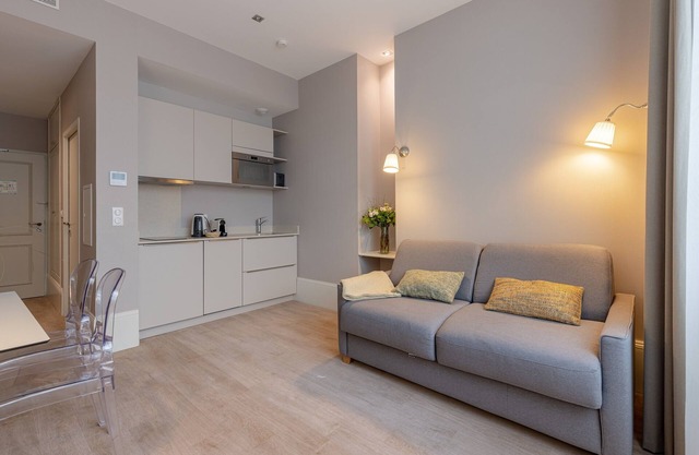 Apartment Suit with private bathroom
