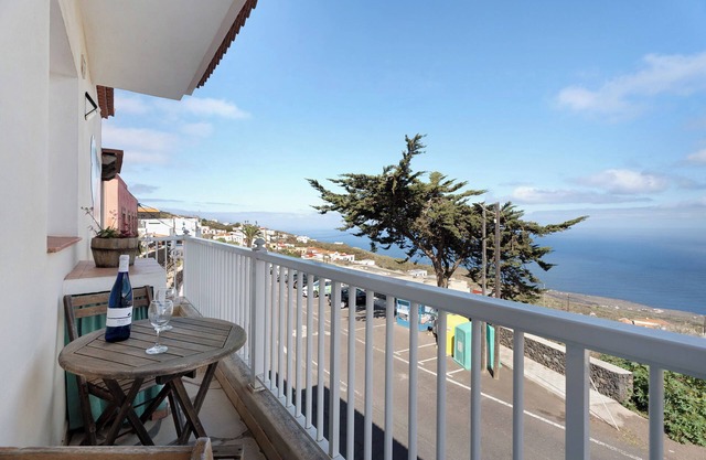 Apartment 'Trebol 1' with Sea View, Balcony and Wi-Fi