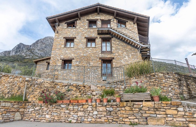 Apartment 'Turbón' with Mountain View, Shared Garden and Wi-Fi