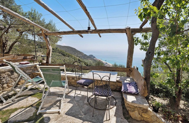 Apartment 'Ulivo' with Sea View, Shared Terrace & Wi-Fi