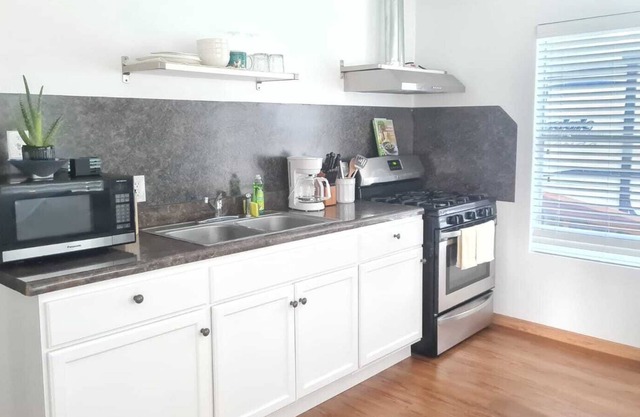 Apartment Unit 1Bedroom -Kitchen 2-Beds-patio