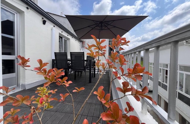Apartment 'Valdeflores' with Private Terrace, Balcony and Air Conditioning