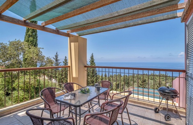 Apartment 'Villa Penelope' with Sea View, Wi-Fi and Air Conditioning