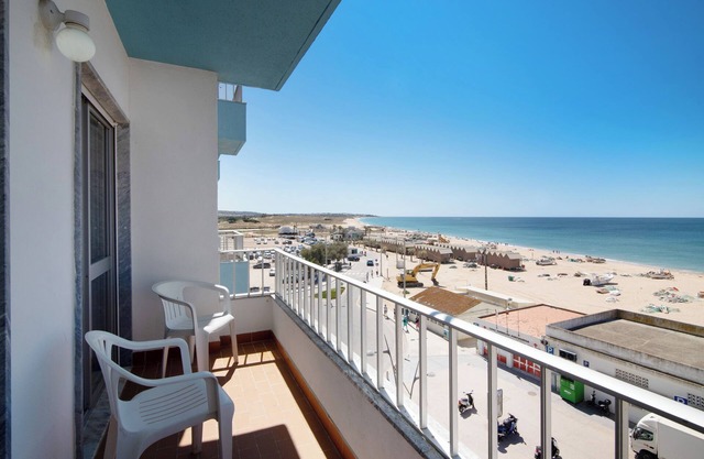Apartment Vista Mar 4ºE on the Beach with Sea View, A/C & Balcony