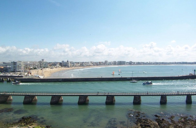 Apartment with canal view, garage and wifi