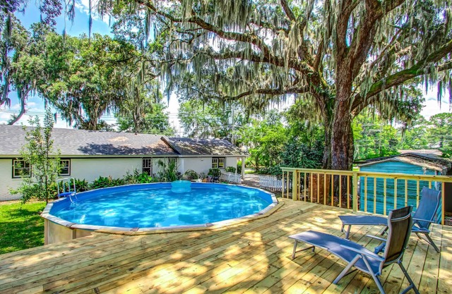 Apartment w/Gazebo & Pool-Swanky Savannah Style
