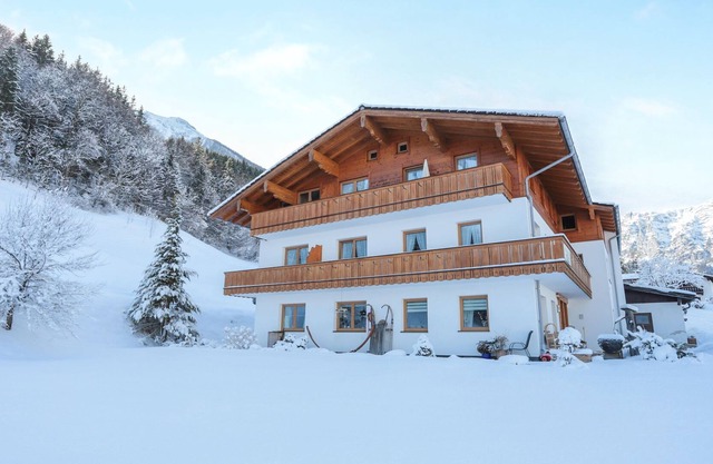 Apartment “Watzmann” with Mountain View, Wi-Fi & Balcony; Parking Available, Pets Allowed