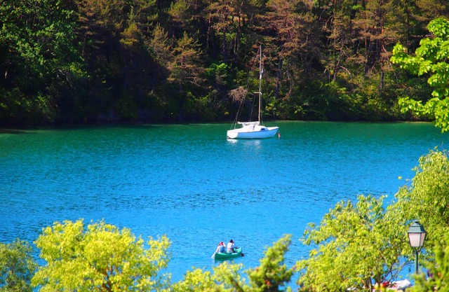APARTMENT WITH TERRACE BY LAKE D'ESPARRON DE VERDON