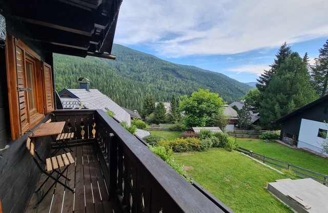 Apartment With Mountain Views