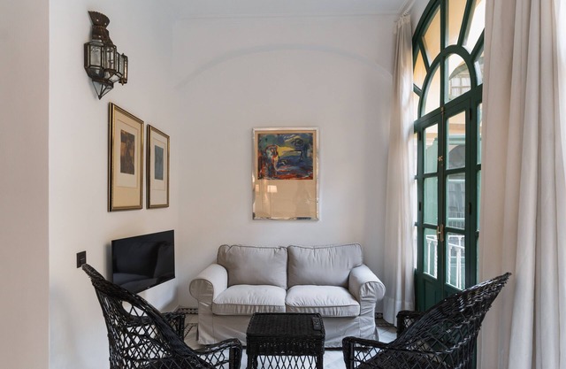 Apartment with 3 bedrooms, 1 bathroom. 2 min walk from the Cathedral. 5 guests