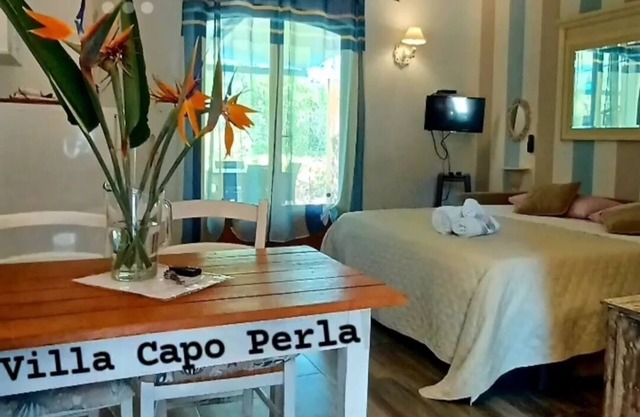 Apartment with Air conditioning porches garden private road Beach.