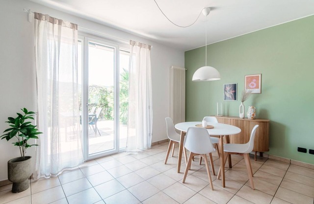 Apartment with big terrace high above Cernobbio (Casa Olivo)