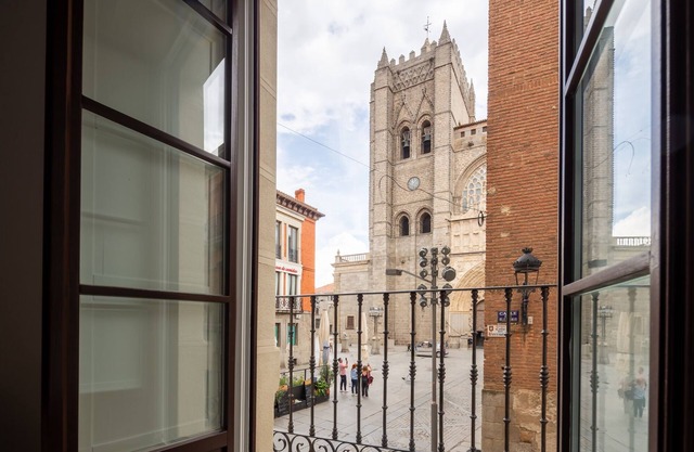 Apartment with Cathedral Views in the Historic Center of Ávila (Vultus)