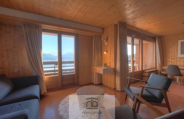 Apartment with entrance, 2 bedrooms with 2 single beds each, 1 bathroom and 1 separate WC. Very big