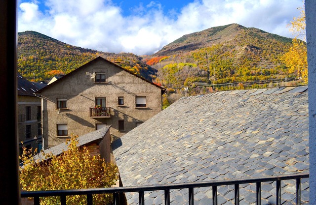 Apartment with views and central in Esterri