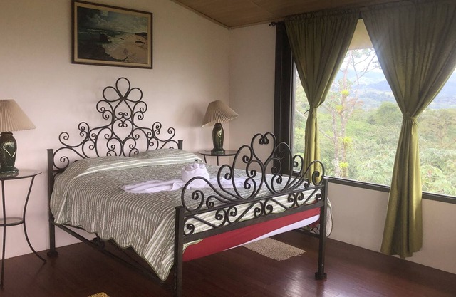 Apartment with Incredible Panoramic Lake & Volcano View