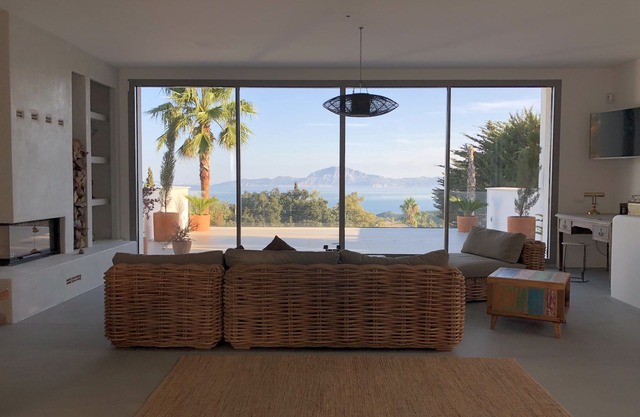 Apartment with infinity pool in the heart of the Strait of Gibraltar Natural Park
