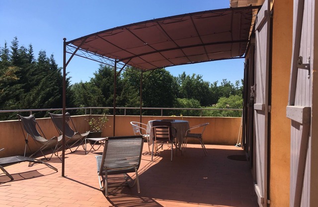 Apartment with large terrace, calm and nature