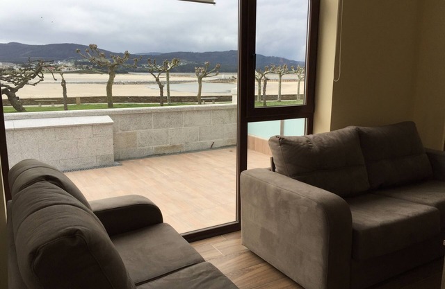 APARTMENT WITH LARGE TERRACE, IN FRONT OF THE SEA