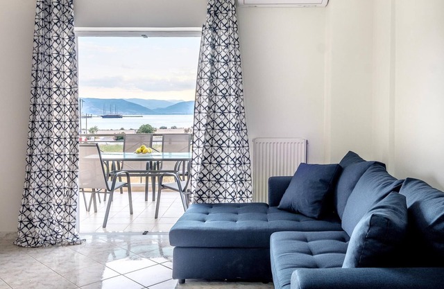 Apartment with loft near the city center with view of old town,port & castles.