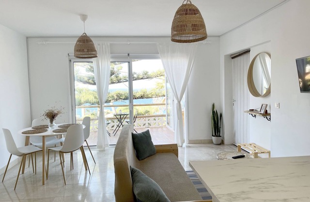 Apartment with ocean and sunset view terrace