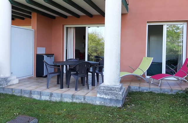 Apartment with pool near beach and Socoa center