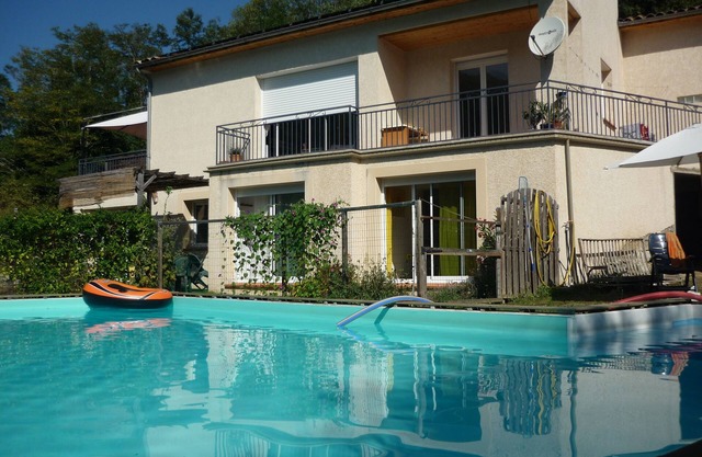 Apartment with pool near to the Ariege valleys