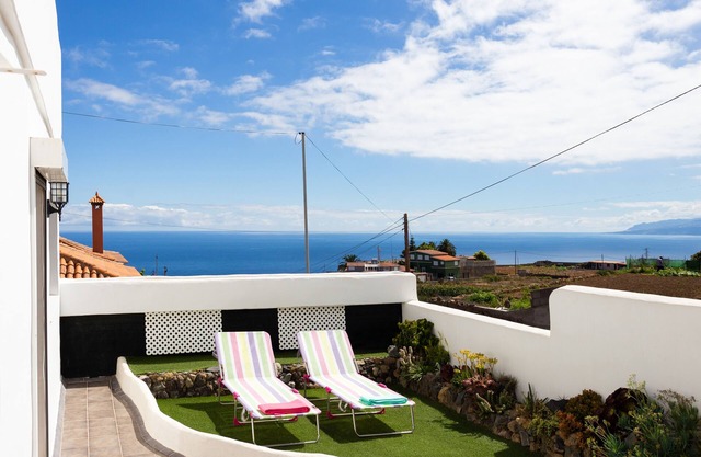 Apartment with private terrace in villa, beautiful sea and mountain view