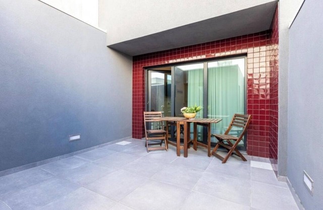 Apartment with private patio in the center of Aveiro
