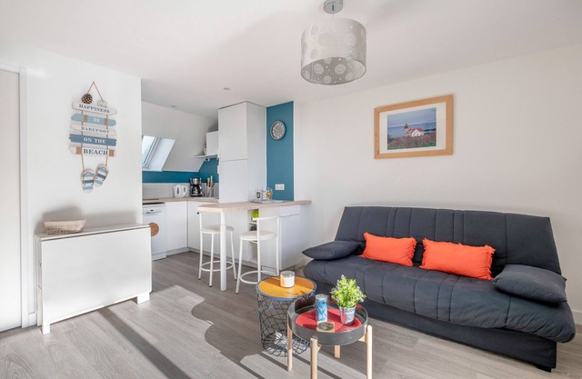 Apartment with sea view and feet in the water!