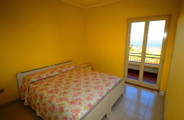 Apartment with sea view, parking space and free wi fi! (n ° 7)