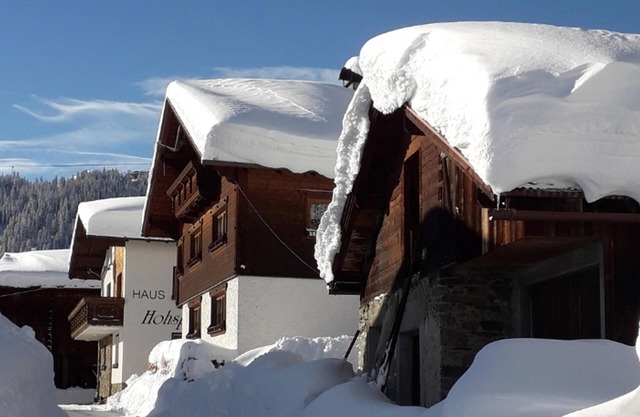 Apartment with ski bus in front of the door