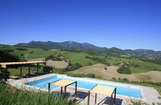 Apartment with swimming pool with fantastic view and close to the sea