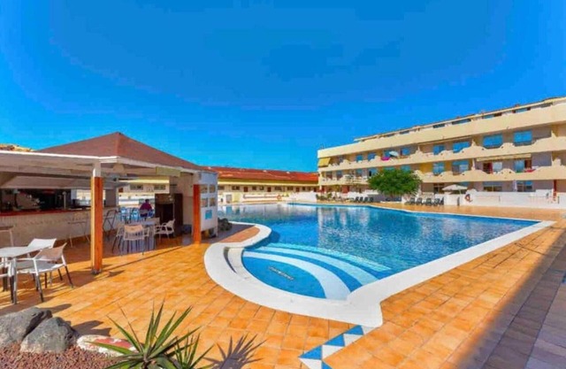 Apartment with Terrace and Sea Views in Playa Paraiso
