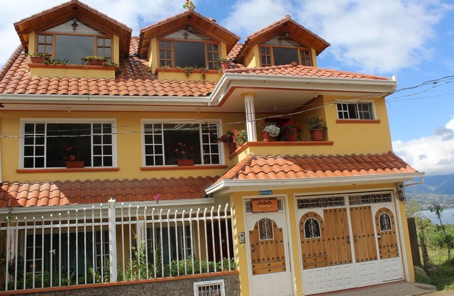 Apartment with view of Lake San Pablo