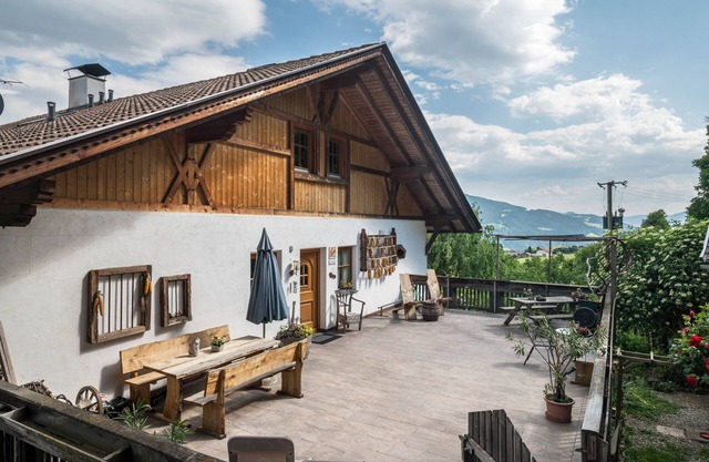 Apartment "Woehrmannhof Birnblüte" with Mountain View, Shared Garden & Wi-Fi